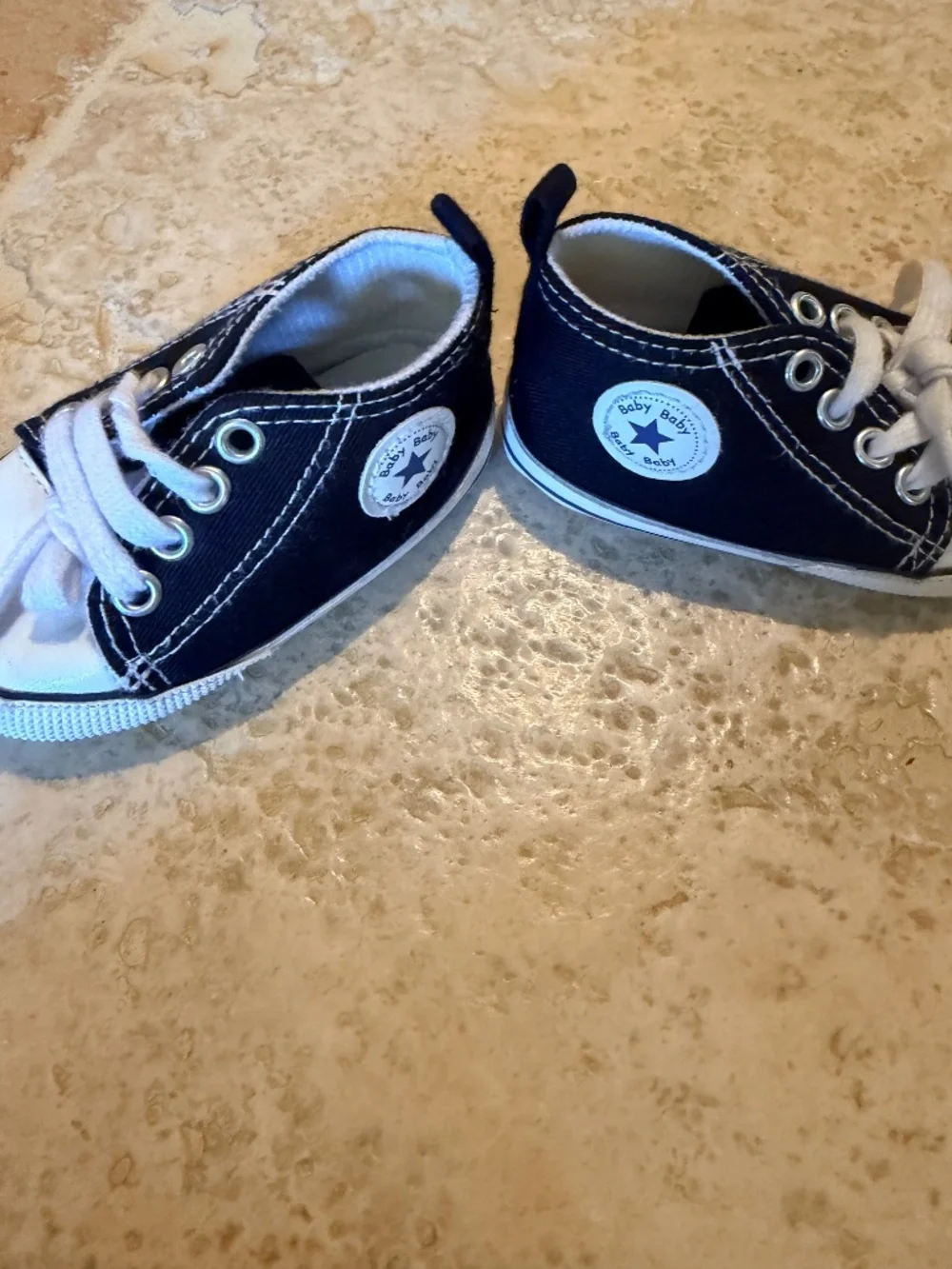 Baby shoe lot size 2-4